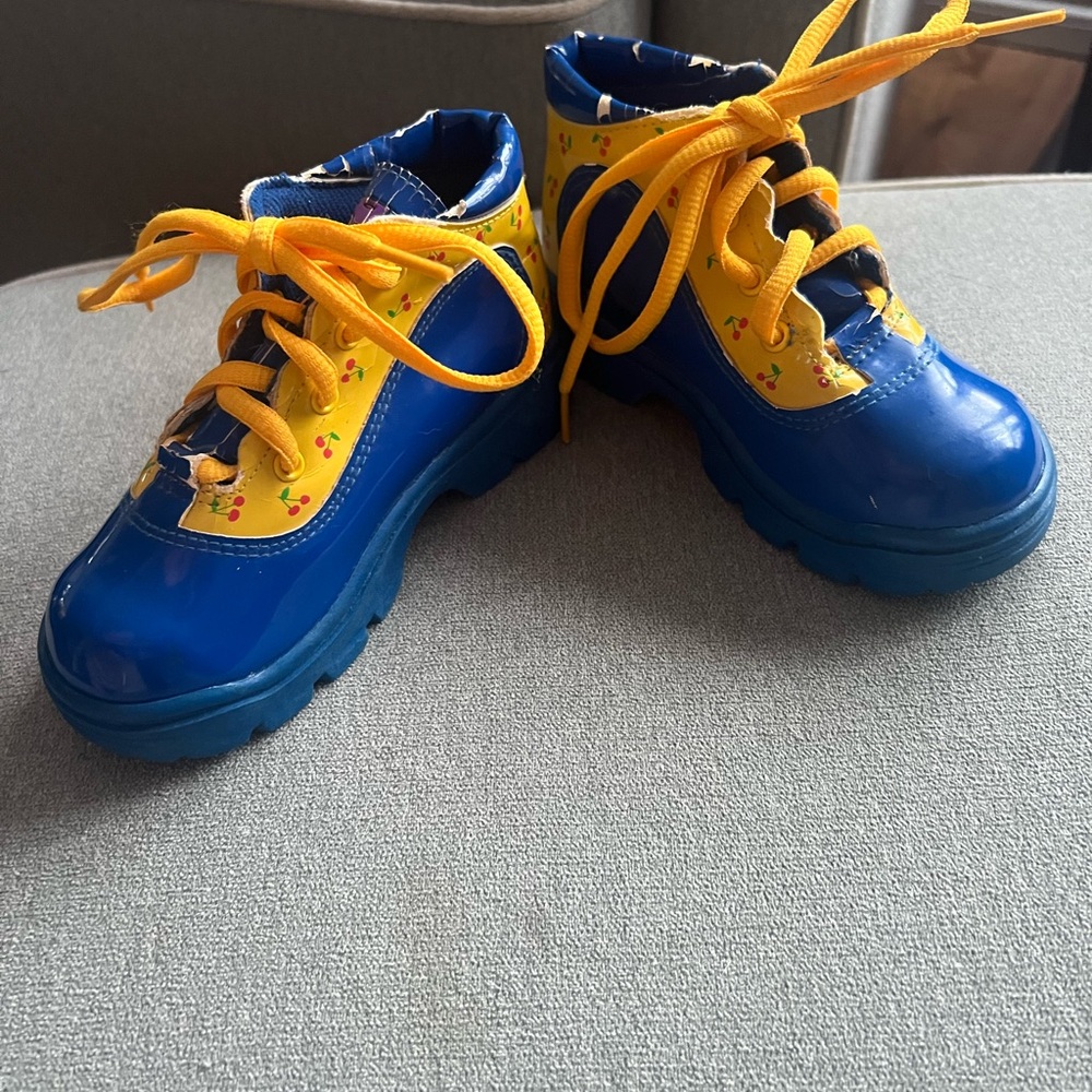 Vintage Winnie the Pooh size 9 kids boots - Picture 6 of 9